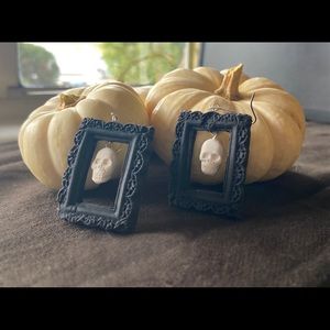 skull earrings with gothic frame